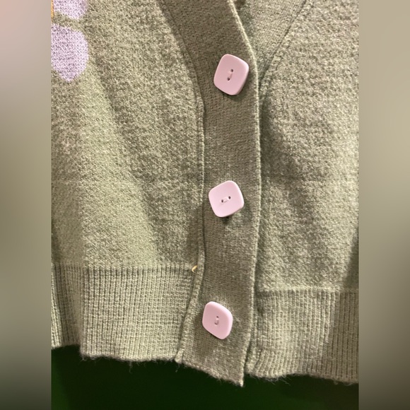 Trendy Flower Cardigan - Picture 3 of 4